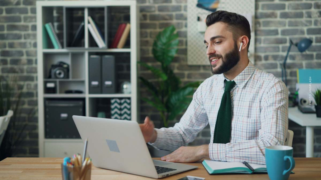 Disponible (m/f) chez CannaZen - planification, organisation et coordination à Cologne Online Doctor Pharmacy Blog Behandlung Buro Mann Schreibtisch
