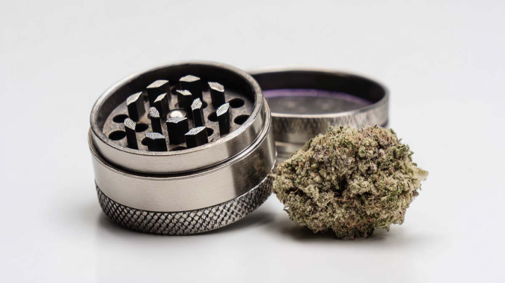 Grinder: Metall, Siebgrinder, Edelstahl, Holzgrinder kaufen? Tipps Grinder Metall Edelstahl Bud Cannabis Weed Zubehor Tipps