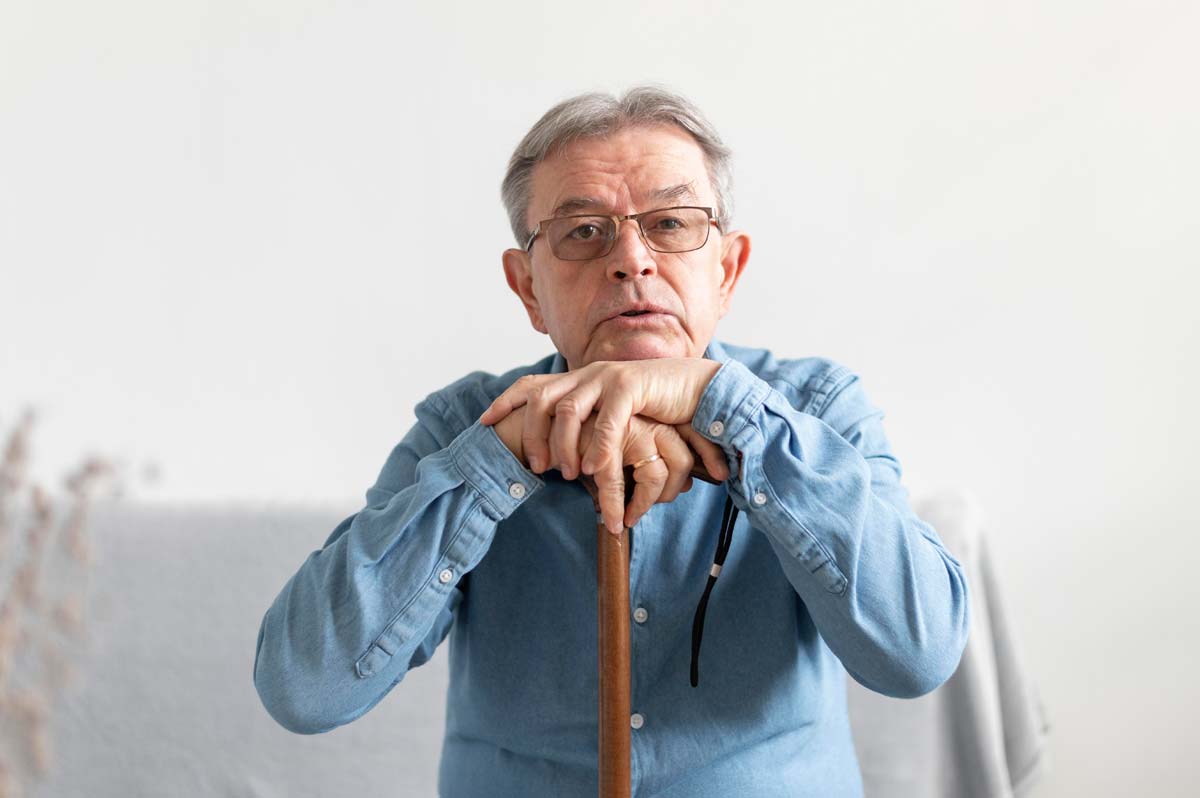 Parkinson Mann Zuhause Denkt Was Ist Das Cannabis